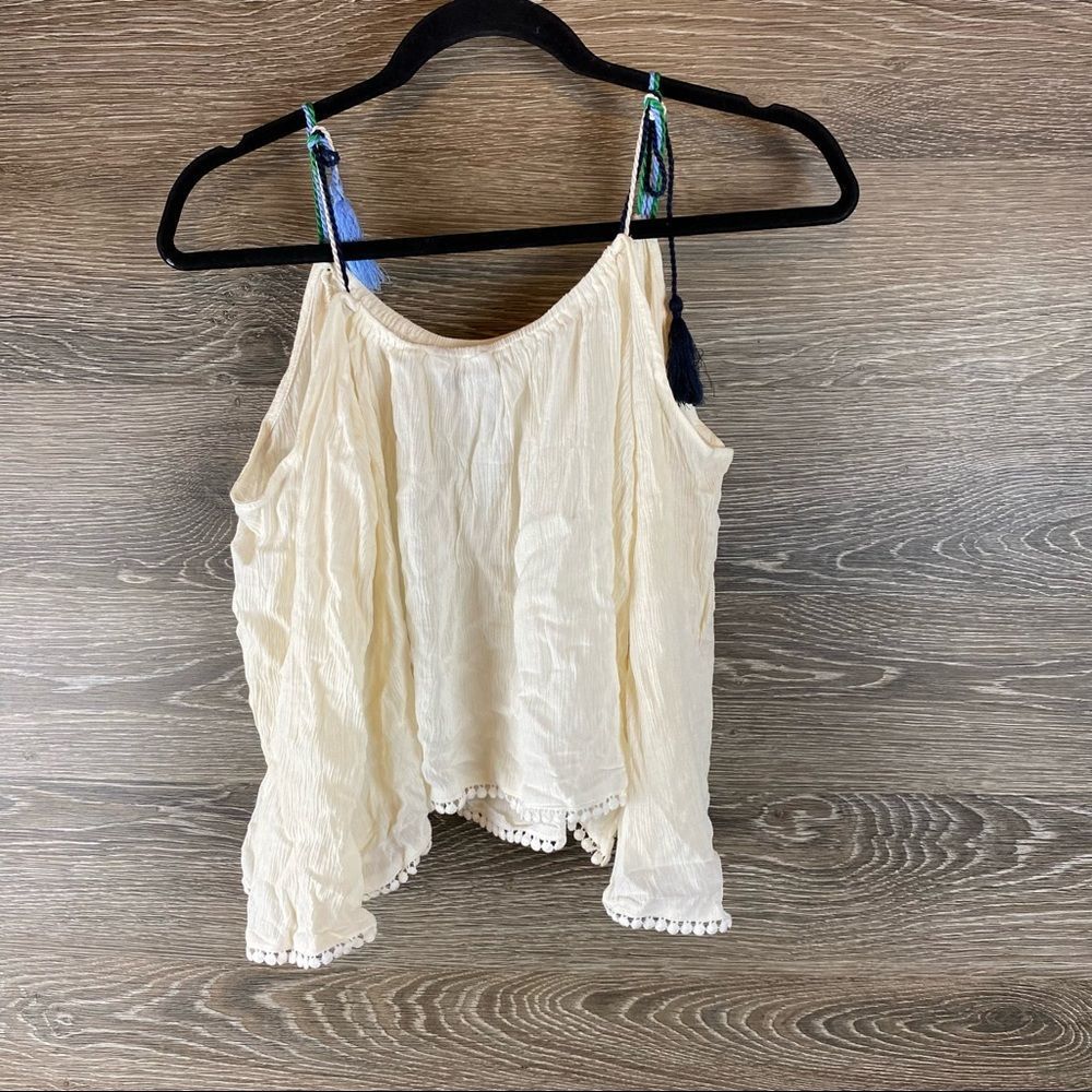 Cupcakes and Cashmere Bettie Cold Shoulder Top NWOT - Picture 7 of 7